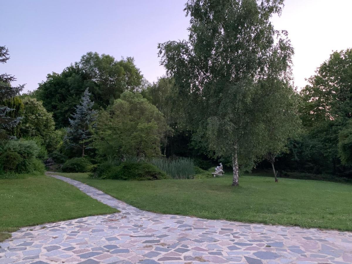 La Grignotiere Lodge & Spa Crecy-la-Chapelle ภายนอก รูปภาพ